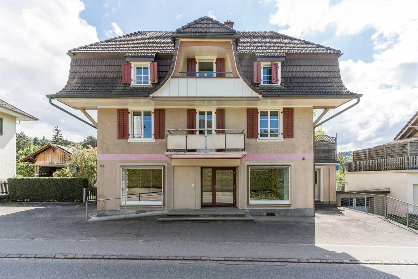 VILLA SPAZIOSA NEL CENTRO DEL VILLAGGIO - Foto 1 di 8