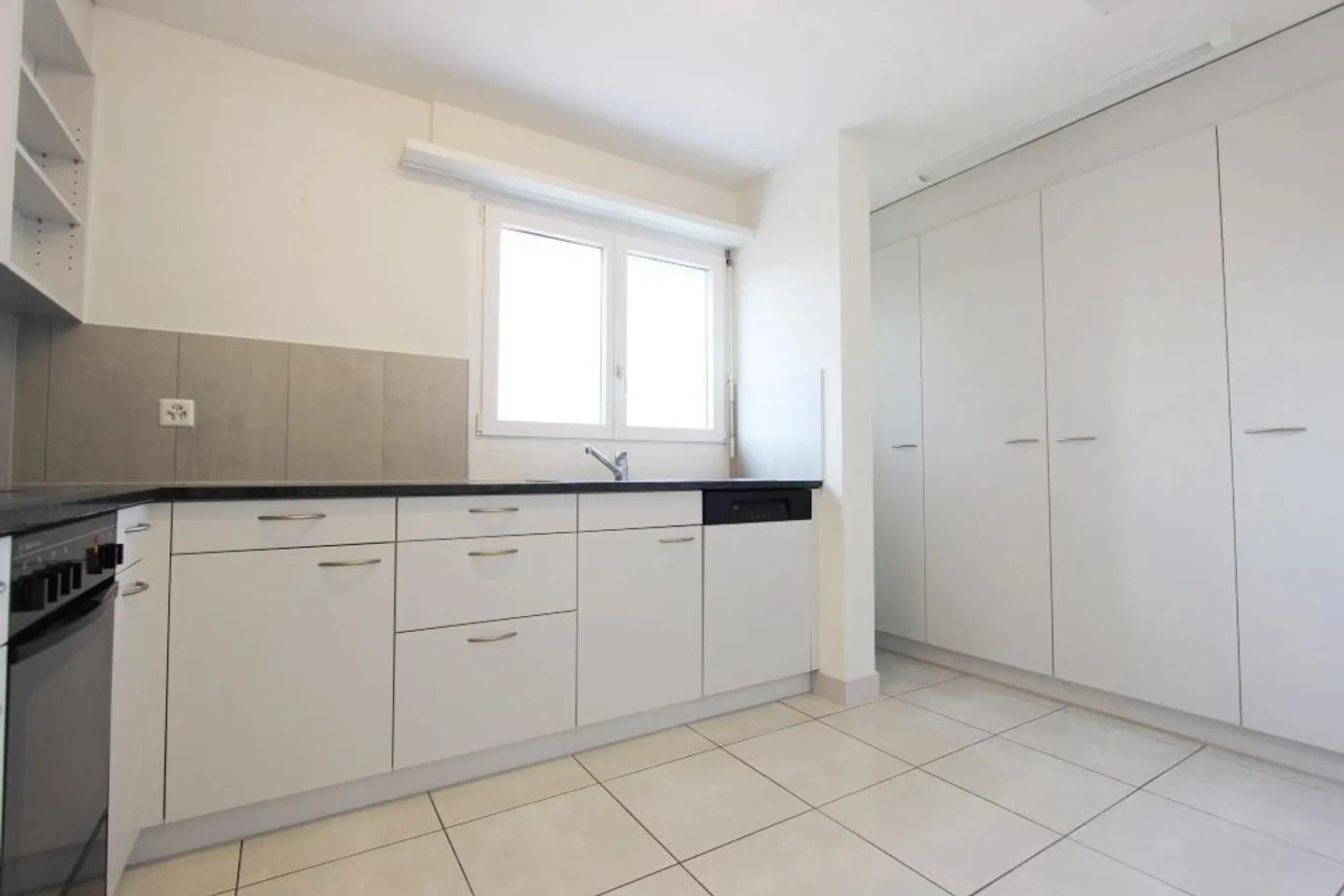 Bel appartement central avec un grand balcon ensoleillé - Photo 3 sur 9