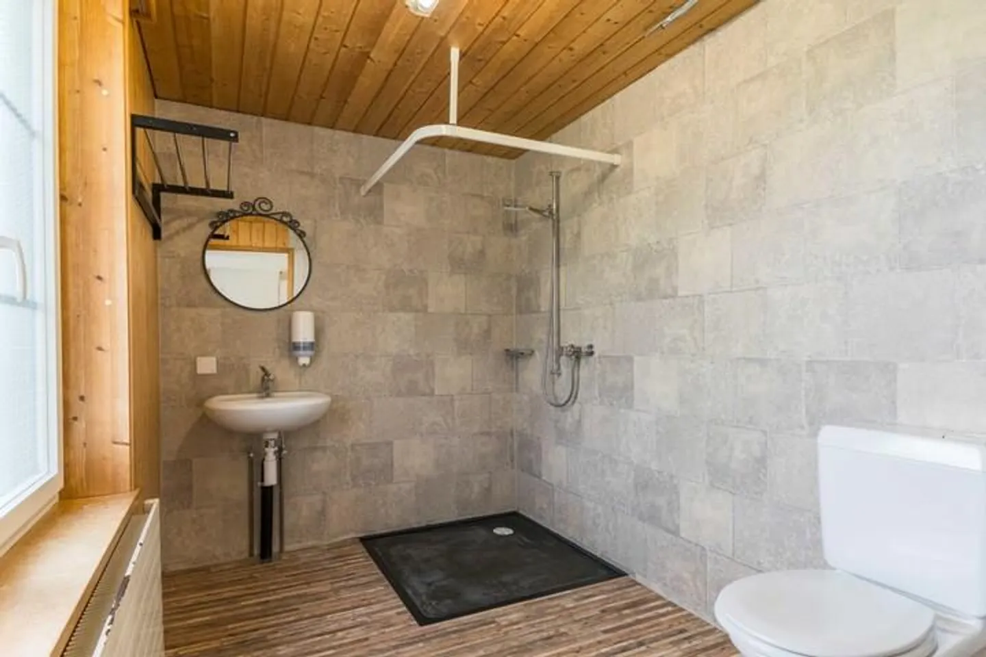 VILLA SPAZIOSA NEL CENTRO DEL VILLAGGIO - Foto 5 di 8