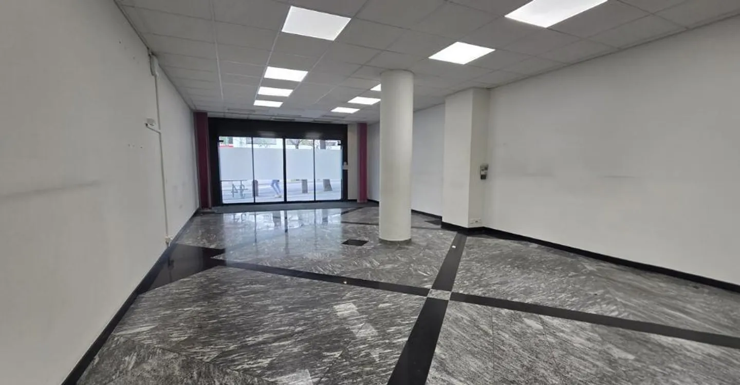 Bürofläche zur Miete an einer belebten Straße - Foto 2 von 5