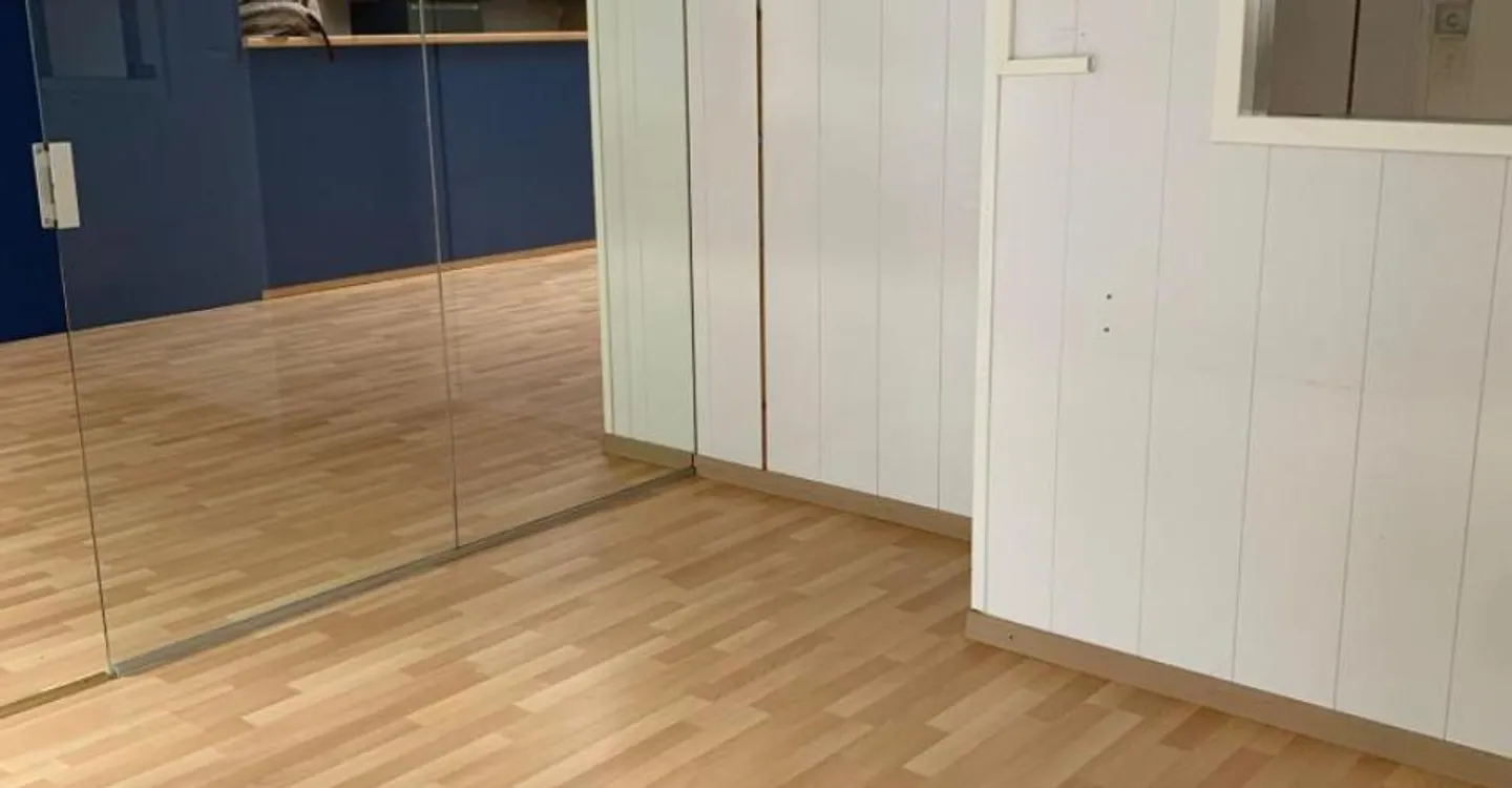 Spaces with several areas including an equipped kitchen - Photo 2 of 8