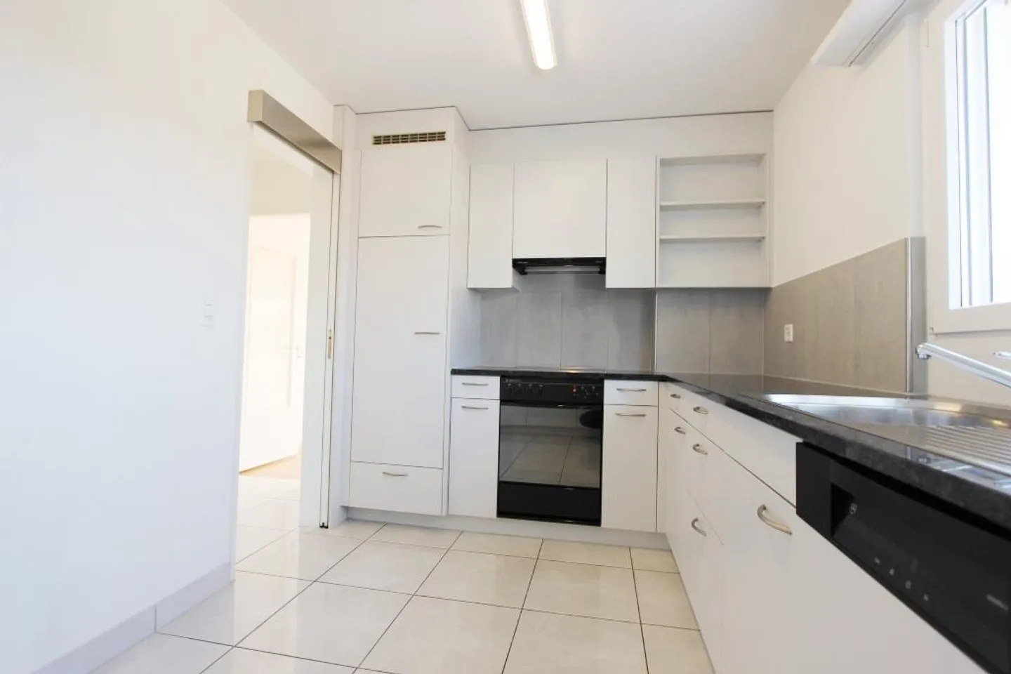 Bel appartement central avec un grand balcon ensoleillé - Photo 4 sur 9