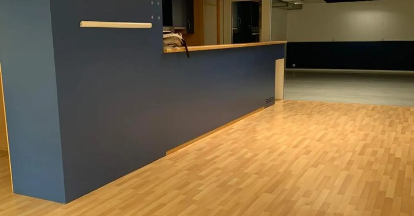 Spaces with several areas including an equipped kitchen - Photo 3 of 8