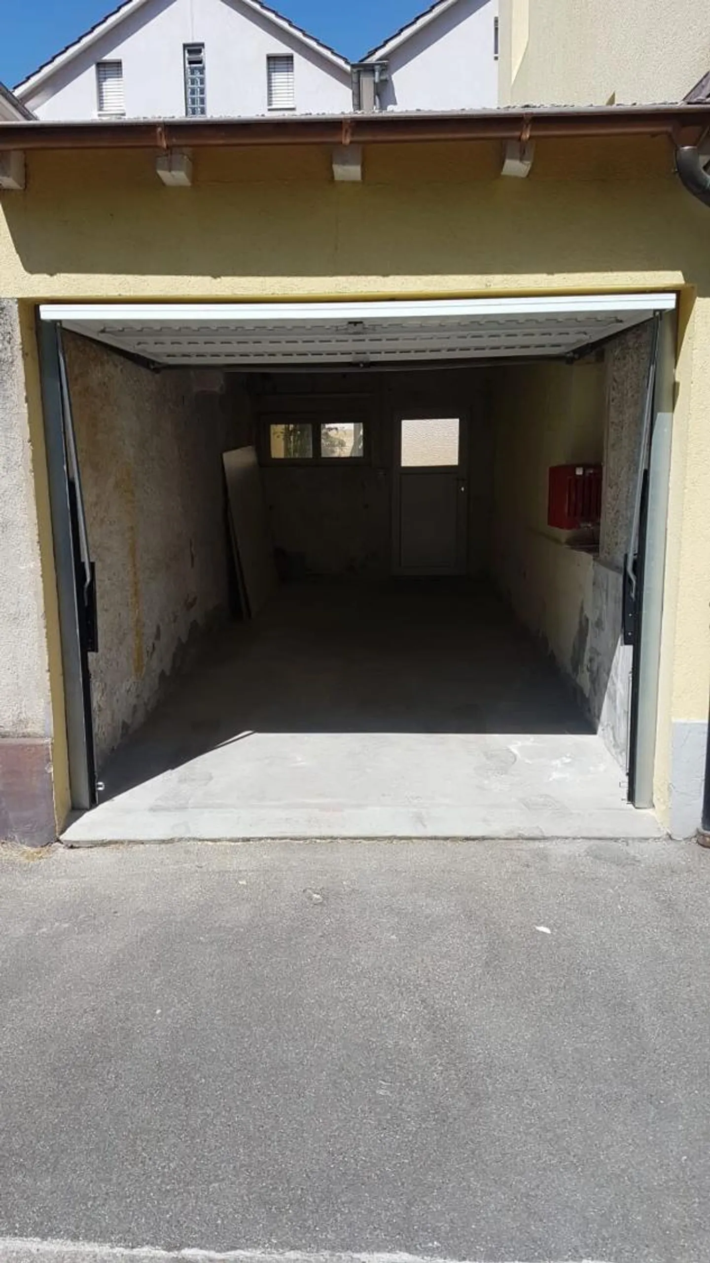 Box garage in posizione centrale a Binningen - Foto 2 di 3