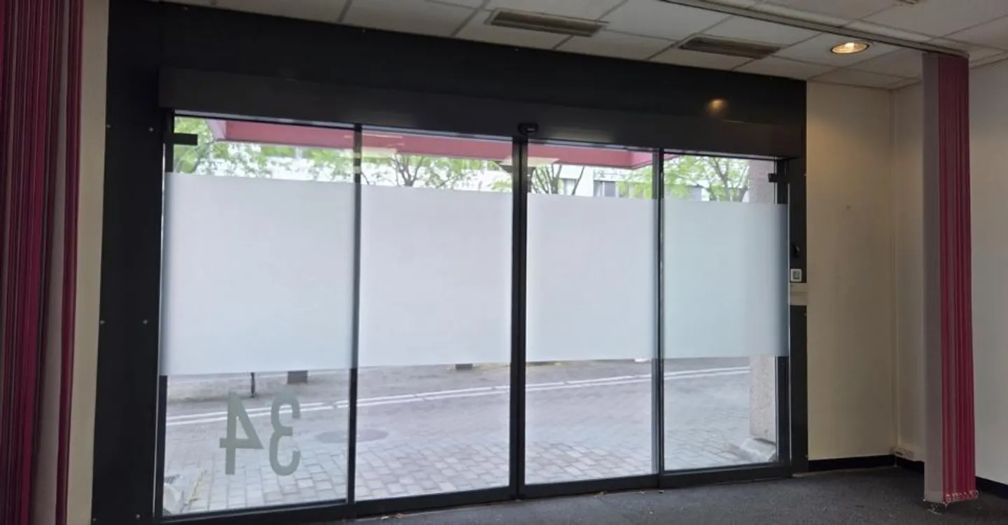 Bürofläche zur Miete an einer belebten Straße - Foto 1 von 5