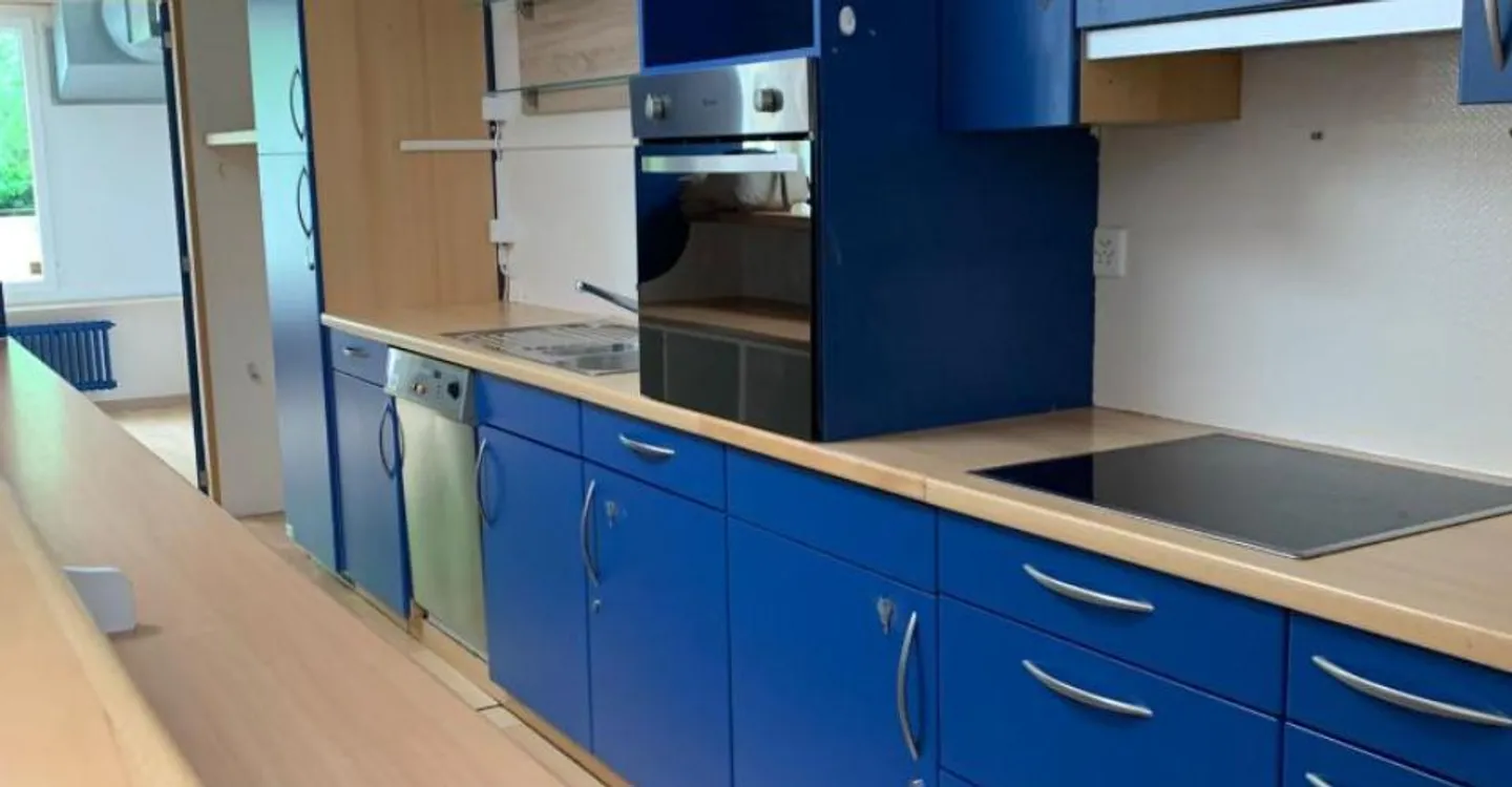 Spaces with several areas including an equipped kitchen - Photo 4 of 8
