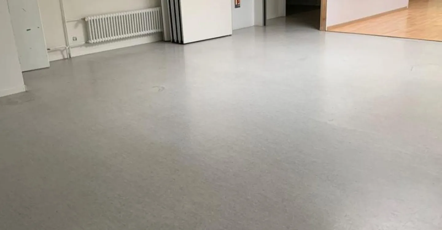 Spaces with several areas including an equipped kitchen - Photo 5 of 8