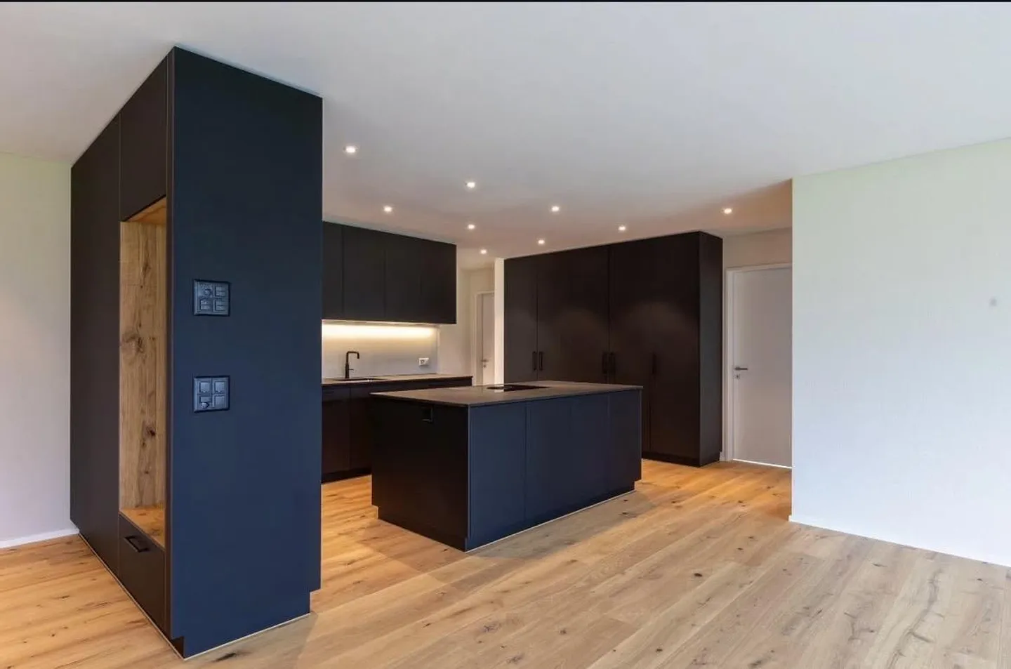 Feudal WG Offer - Looking for a Colleague for 5.5-Room Apartment - Photo 1 of 3