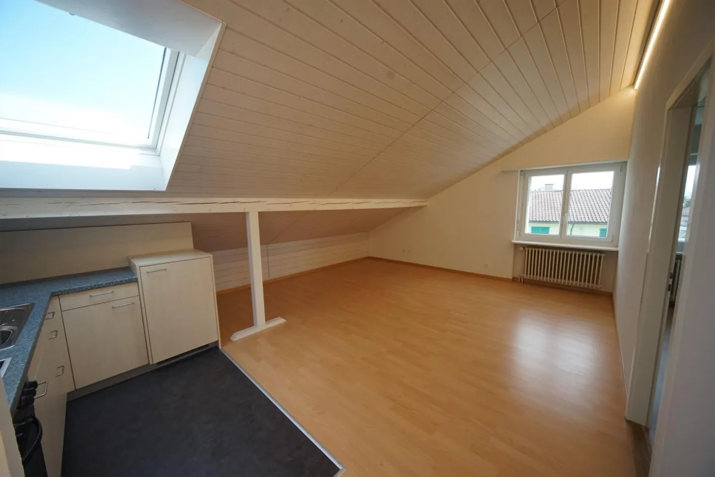 Beautiful, cozy 2 1/2 room attic apartment without balcony - Photo 2 of 8