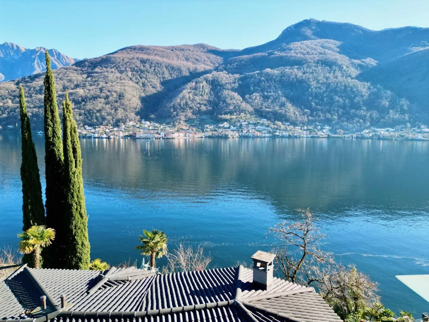 Villa de Luxe Exclusive avec Piscine Intérieure et Vue sur le Lac - Photo 3 sur 23