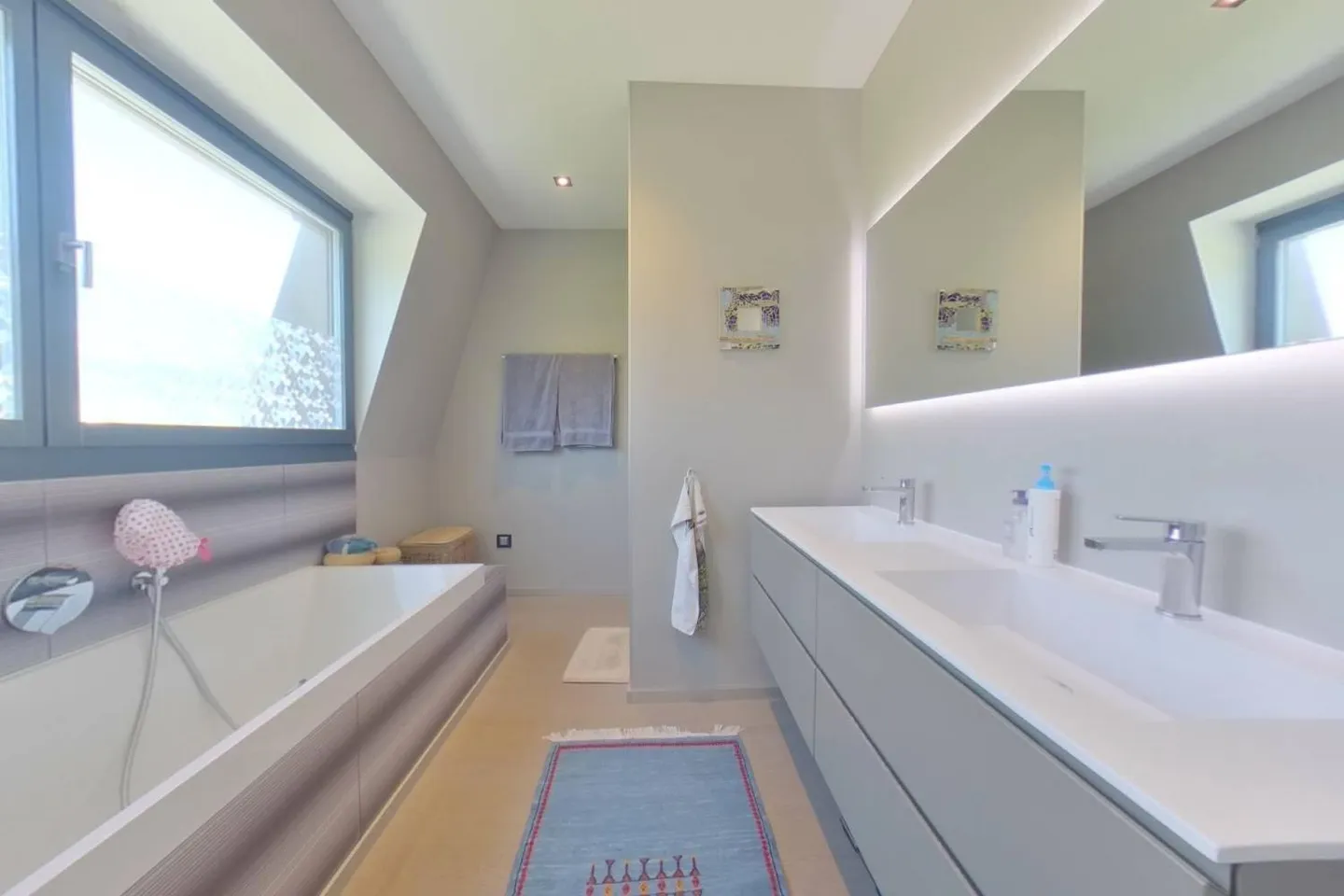 Triplex Villa with Spectacular Views - Photo 7 of 7