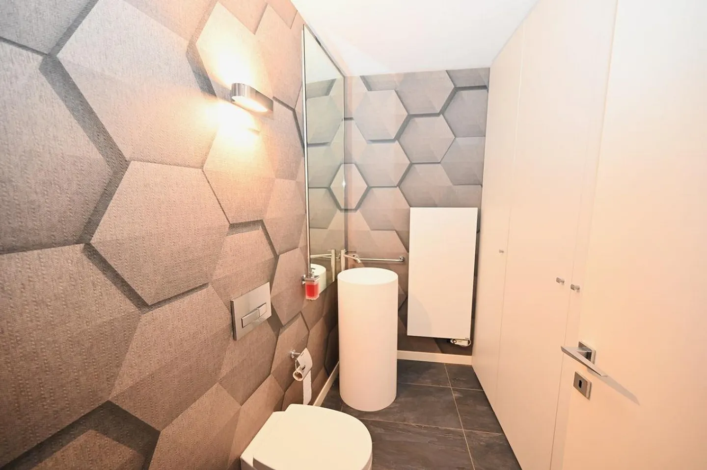 Villa de Luxe Exclusive avec Piscine Intérieure et Vue sur le Lac - Photo 21 sur 23