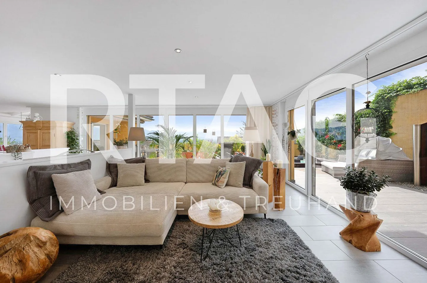 Single-family house - Photo 1 of 13