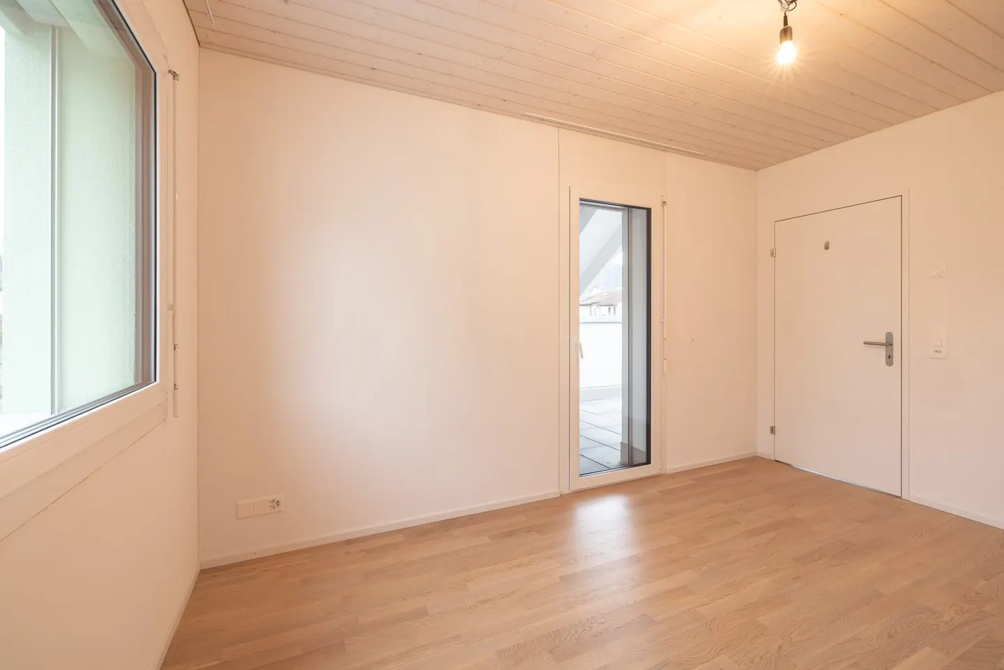 Bright Attic Apartment with Garden - Photo 11 of 13