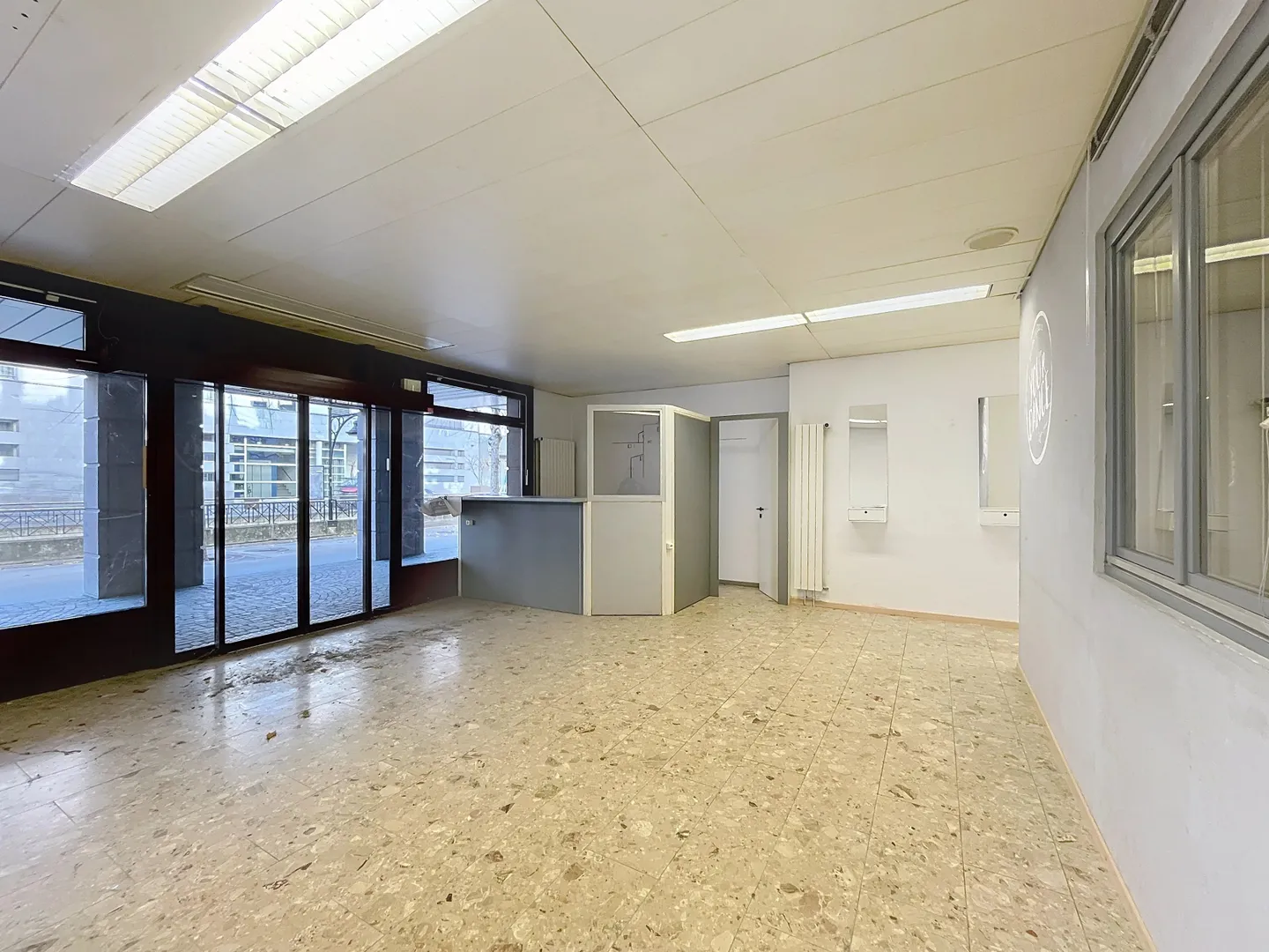 Spacious Commercial Space in Sierre - Photo 4 of 12