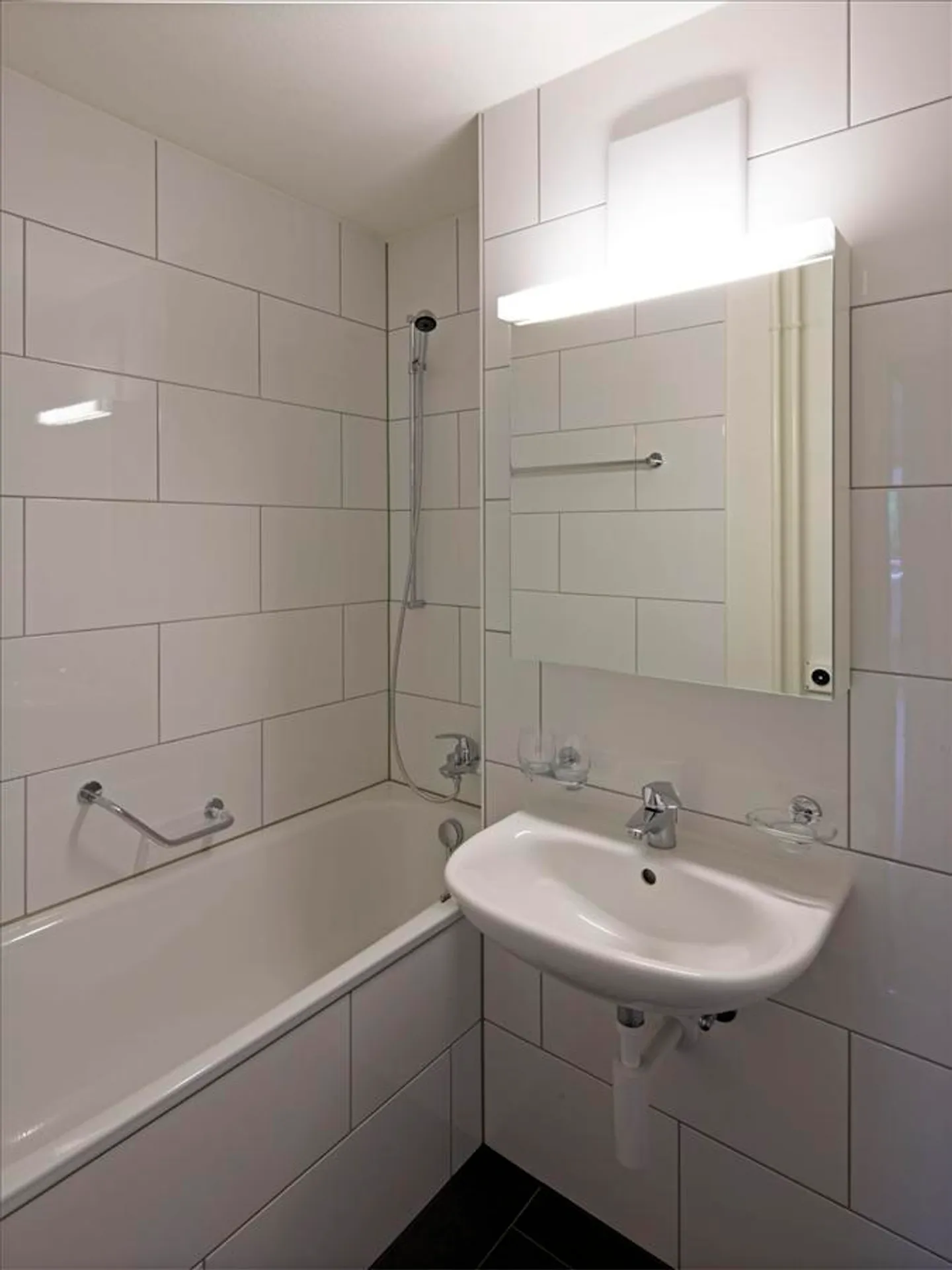 Geräumige Wohnung mit Service - Foto 3 von 6