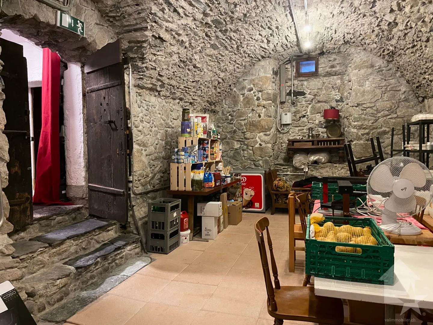 Gebäude mit 5 Wohnungen und einem Restaurant im Zentrum des Dorfes! - Foto 6 von 16