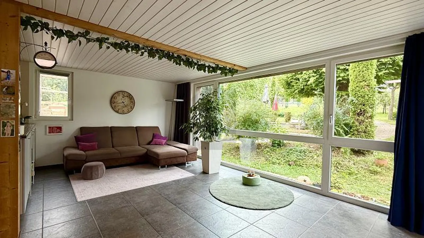 WOHNEN WIE IM EIGENEN HAUS - MIT VIEL LICHT & GARTEN - Photo 3 sur 6