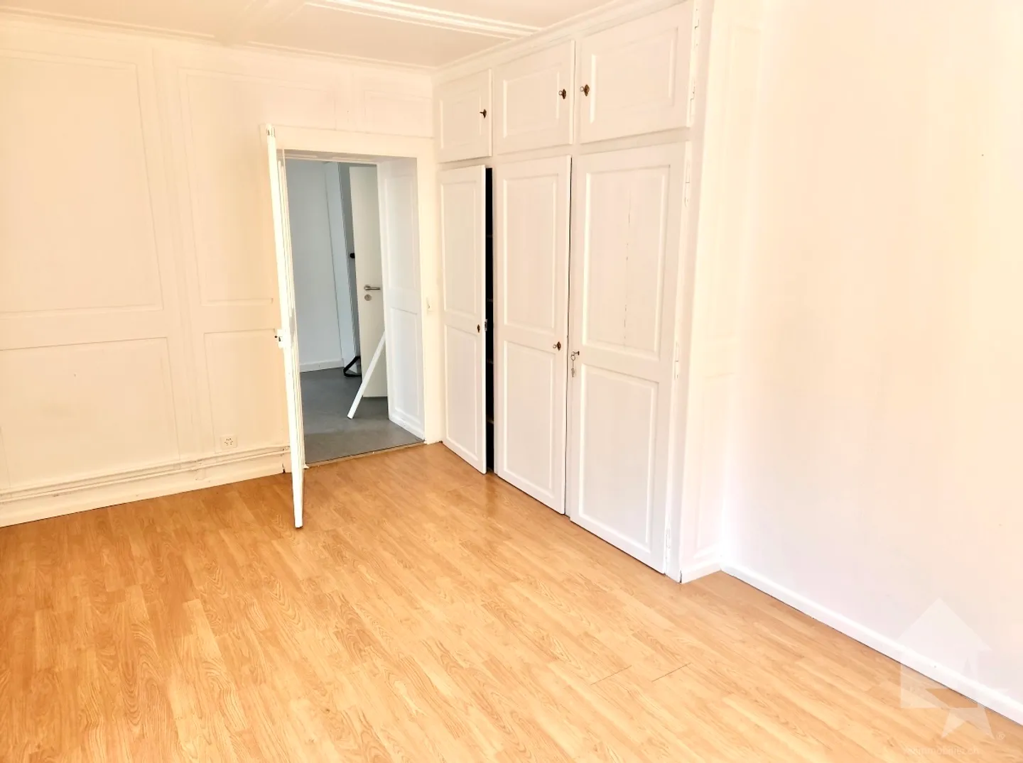 Gebäude mit 5 Wohnungen und einem Restaurant im Zentrum des Dorfes! - Foto 12 von 16