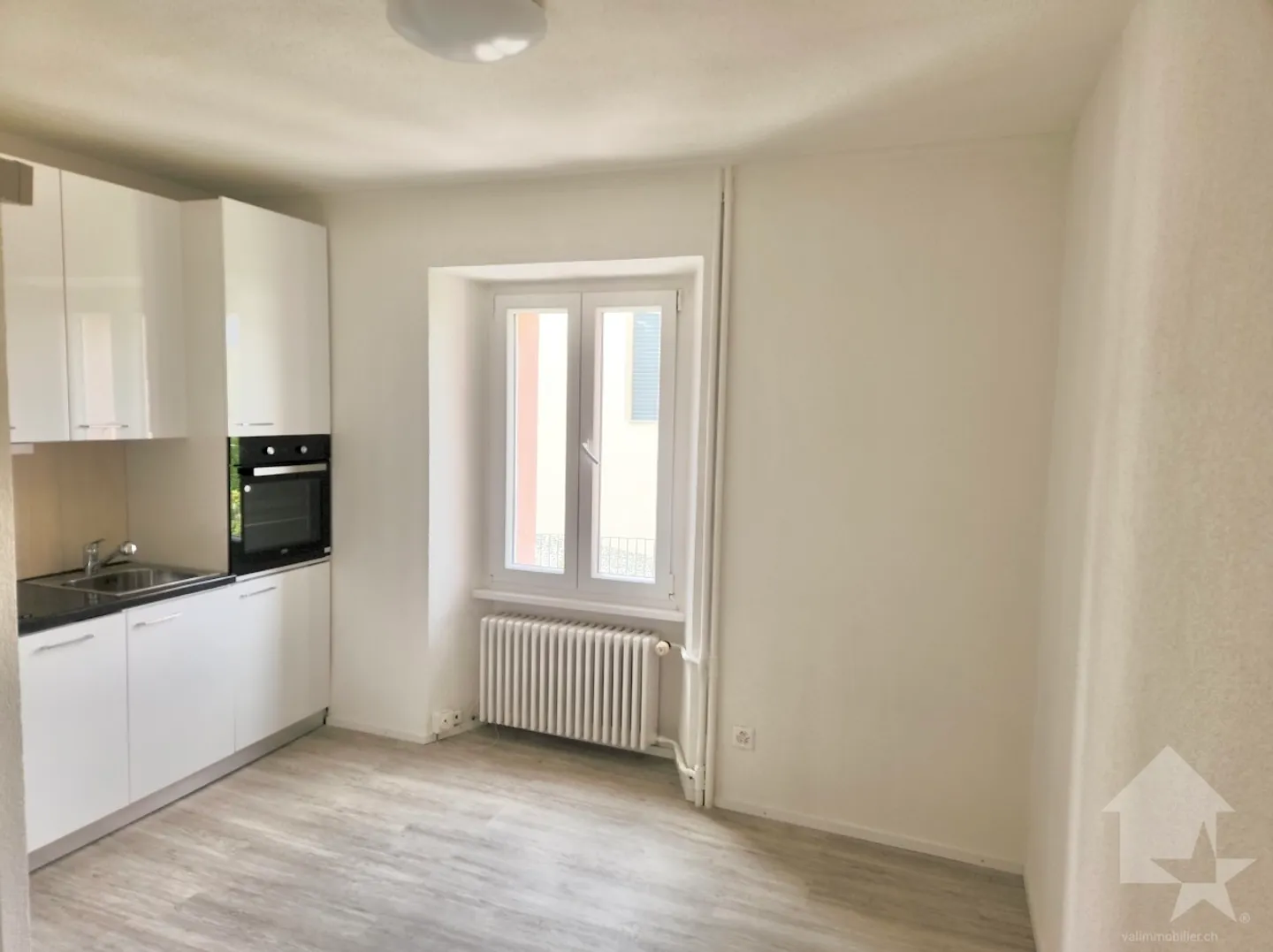 Gebäude mit 5 Wohnungen und einem Restaurant im Zentrum des Dorfes! - Foto 13 von 16