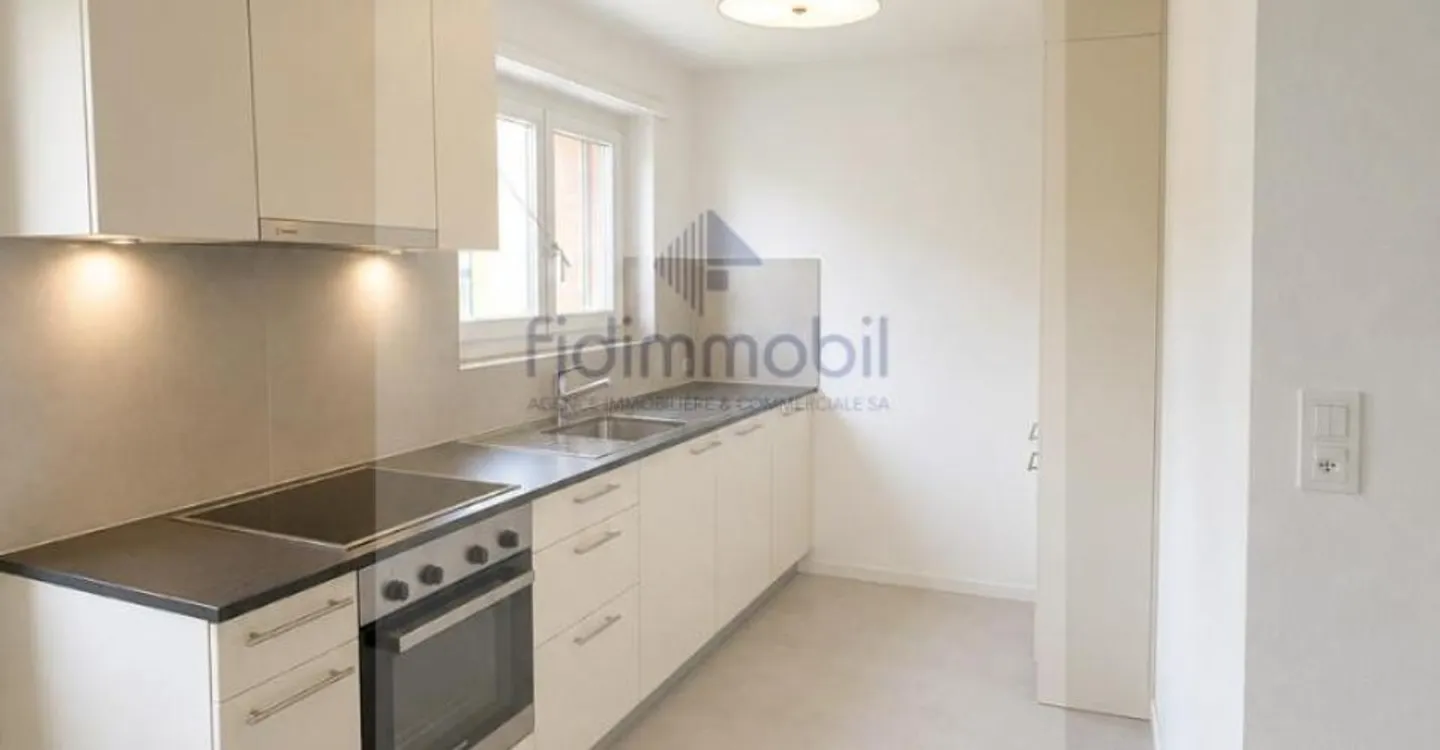 Fully renovated 3-room apartment - Photo 4 of 4