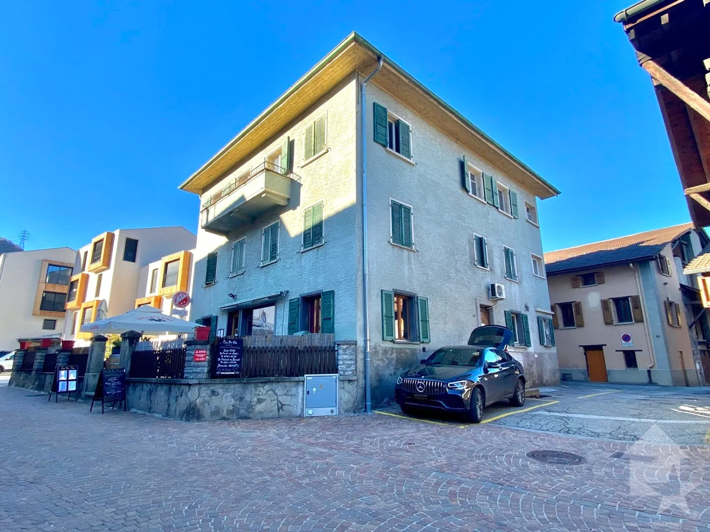 Gebäude mit 5 Wohnungen und einem Restaurant im Zentrum des Dorfes! - Foto 16 von 16