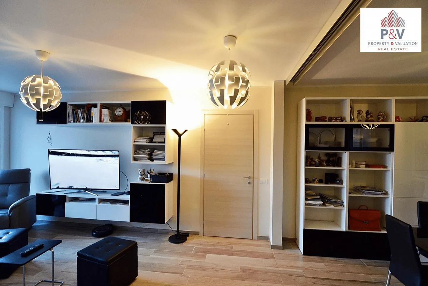 BEL APPARTEMENT 3.5 COMPLÈTEMENT RÉNOVÉ À PARADISO - Photo 4 sur 9