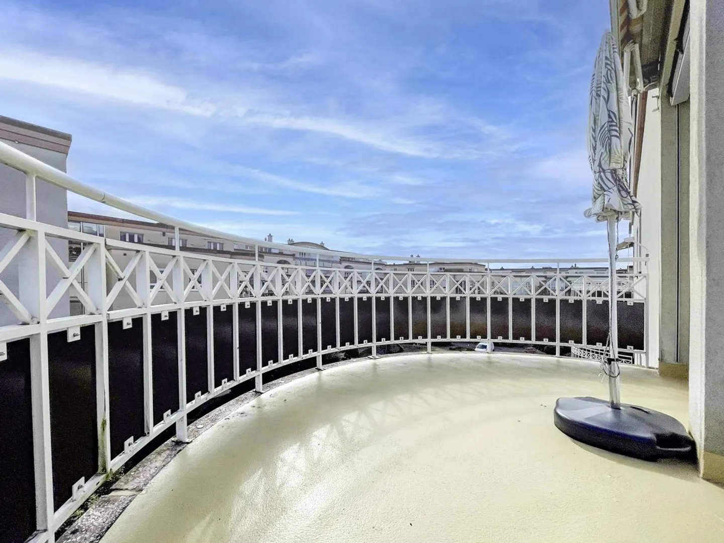 4,5 pièces, 110 m2, avec 2 balcons et parking intérieur ? Nyon - Photo 13 sur 13