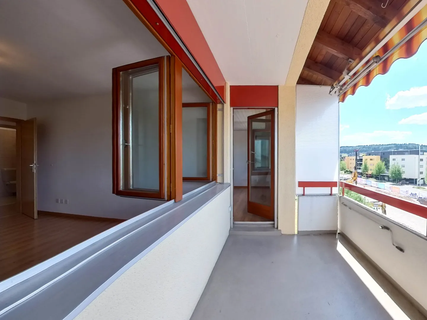 Comfortable Apartment with Balcony - Photo 4 of 12