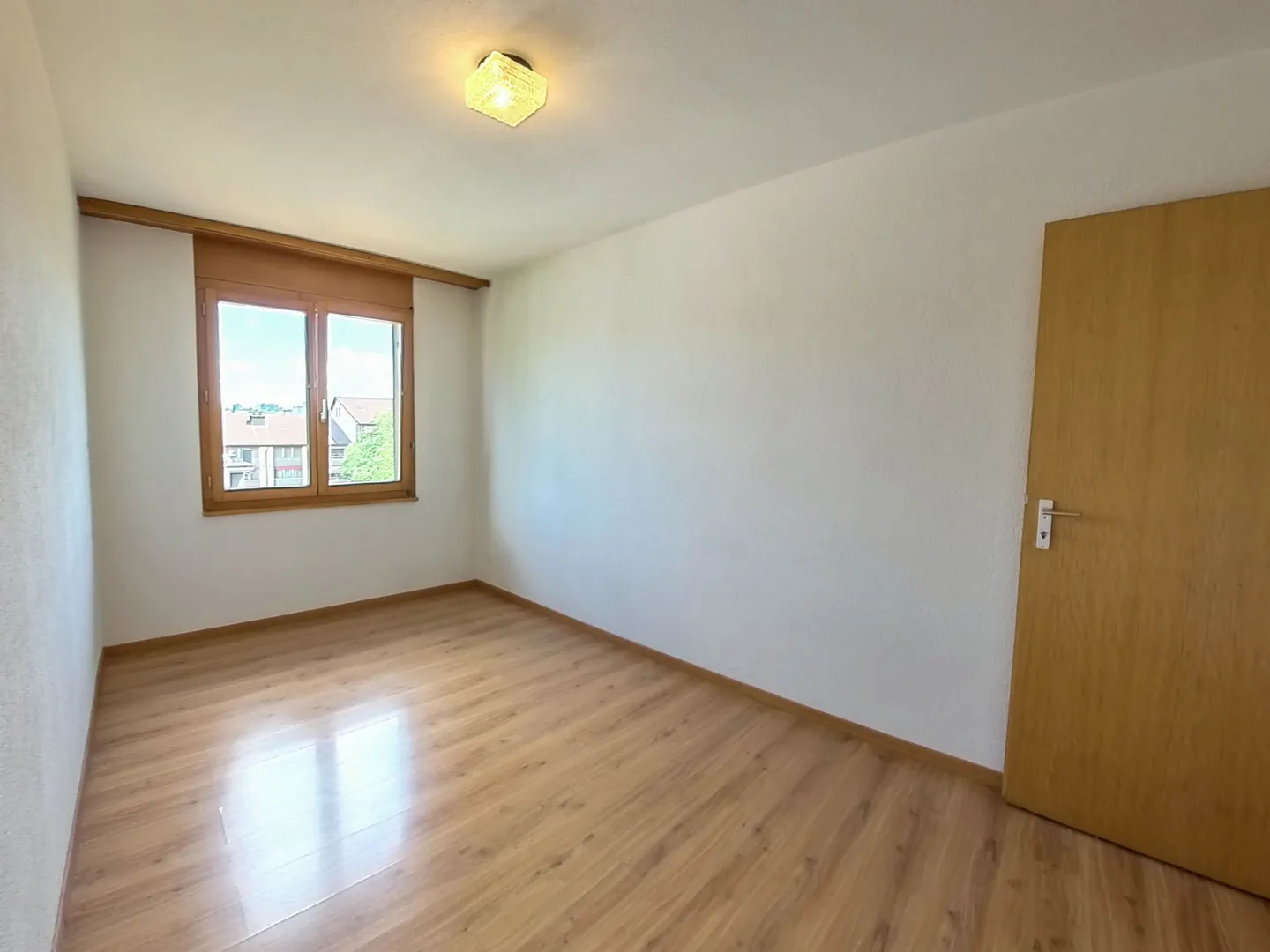 Comfortable Apartment with Balcony - Photo 9 of 12
