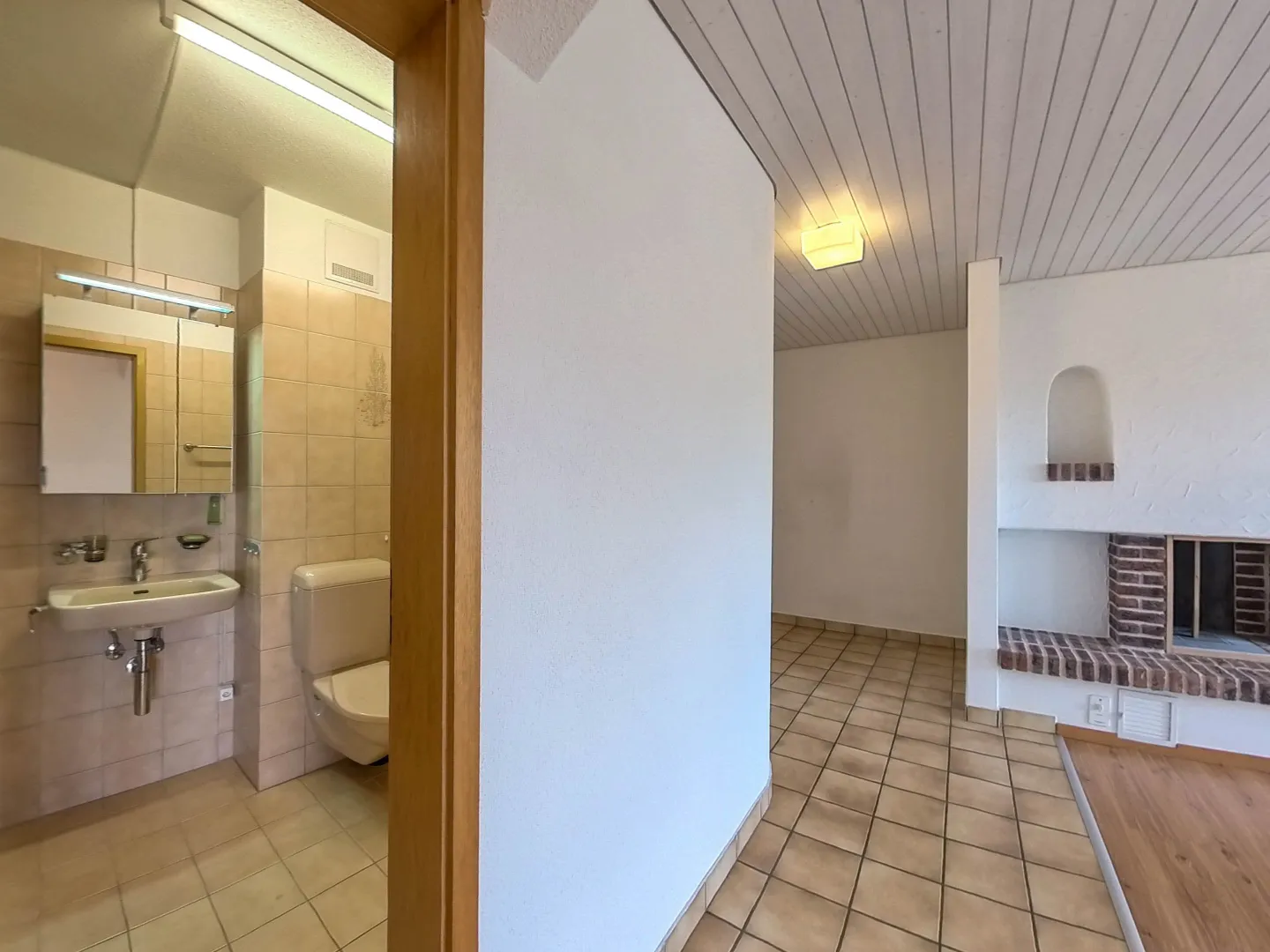 Comfortable Apartment with Balcony - Photo 10 of 12