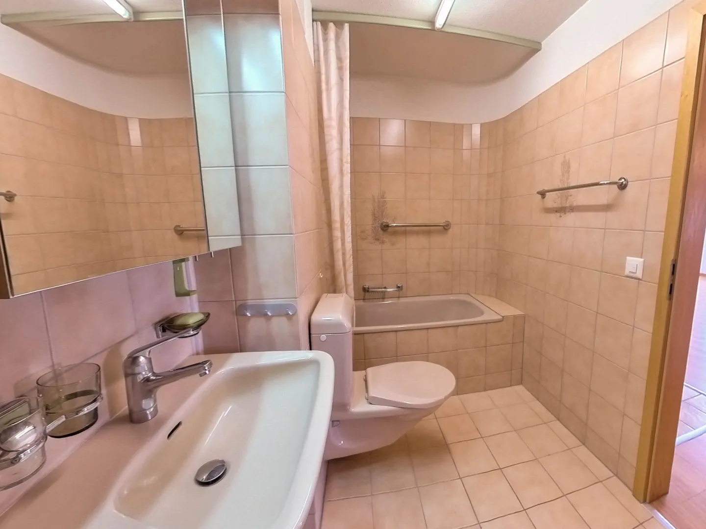 Comfortable Apartment with Balcony - Photo 11 of 12