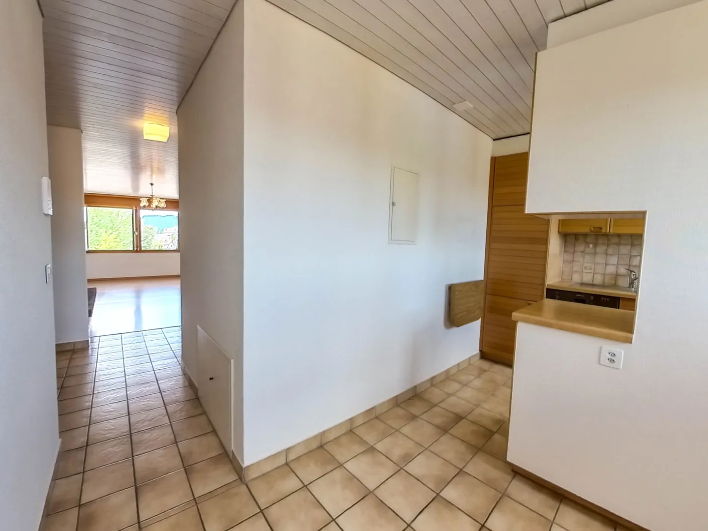 Comfortable Apartment with Balcony - Photo 6 of 12