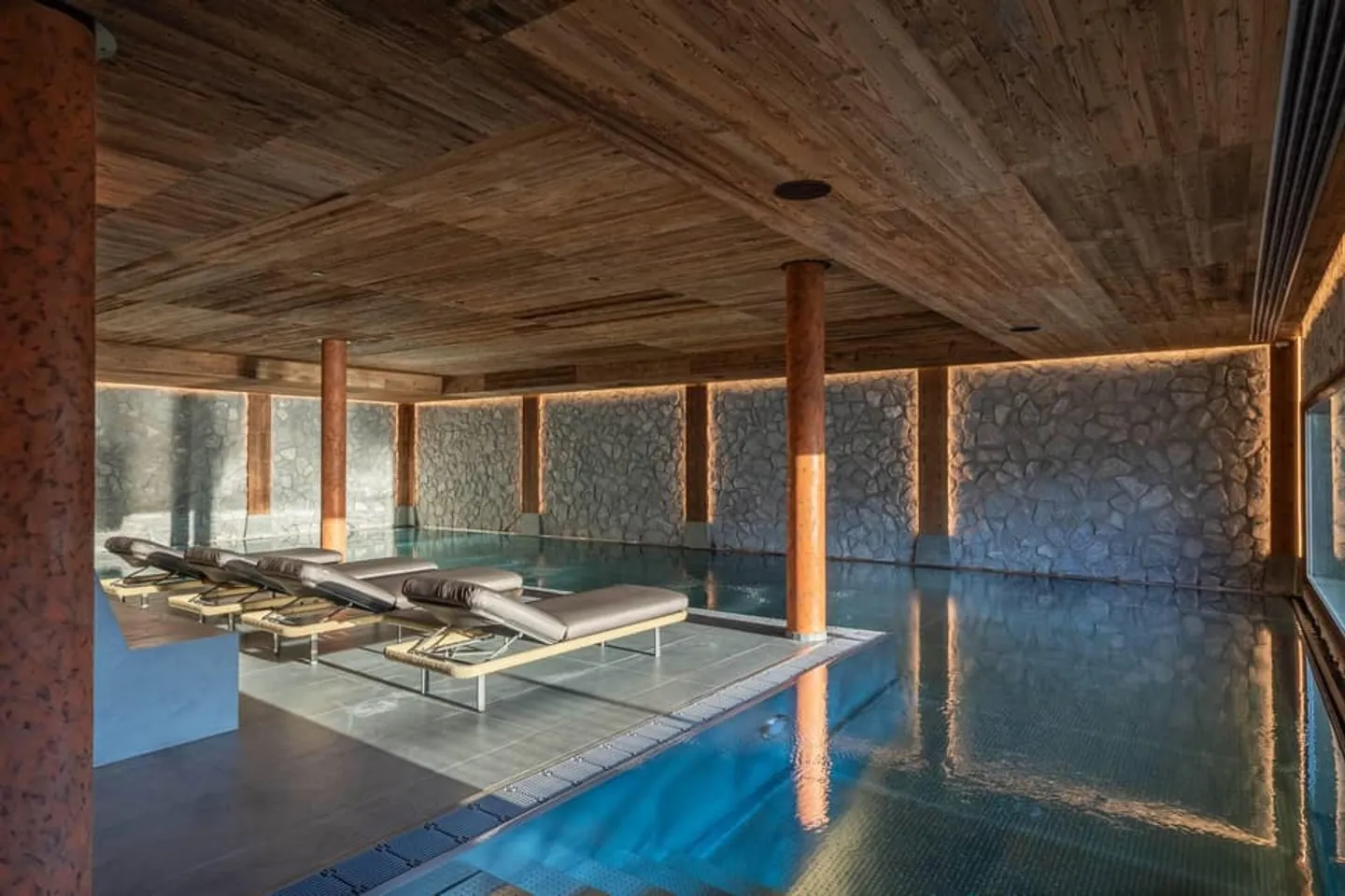 Ski-in/out apartment in hotel residence - Photo 7 of 13