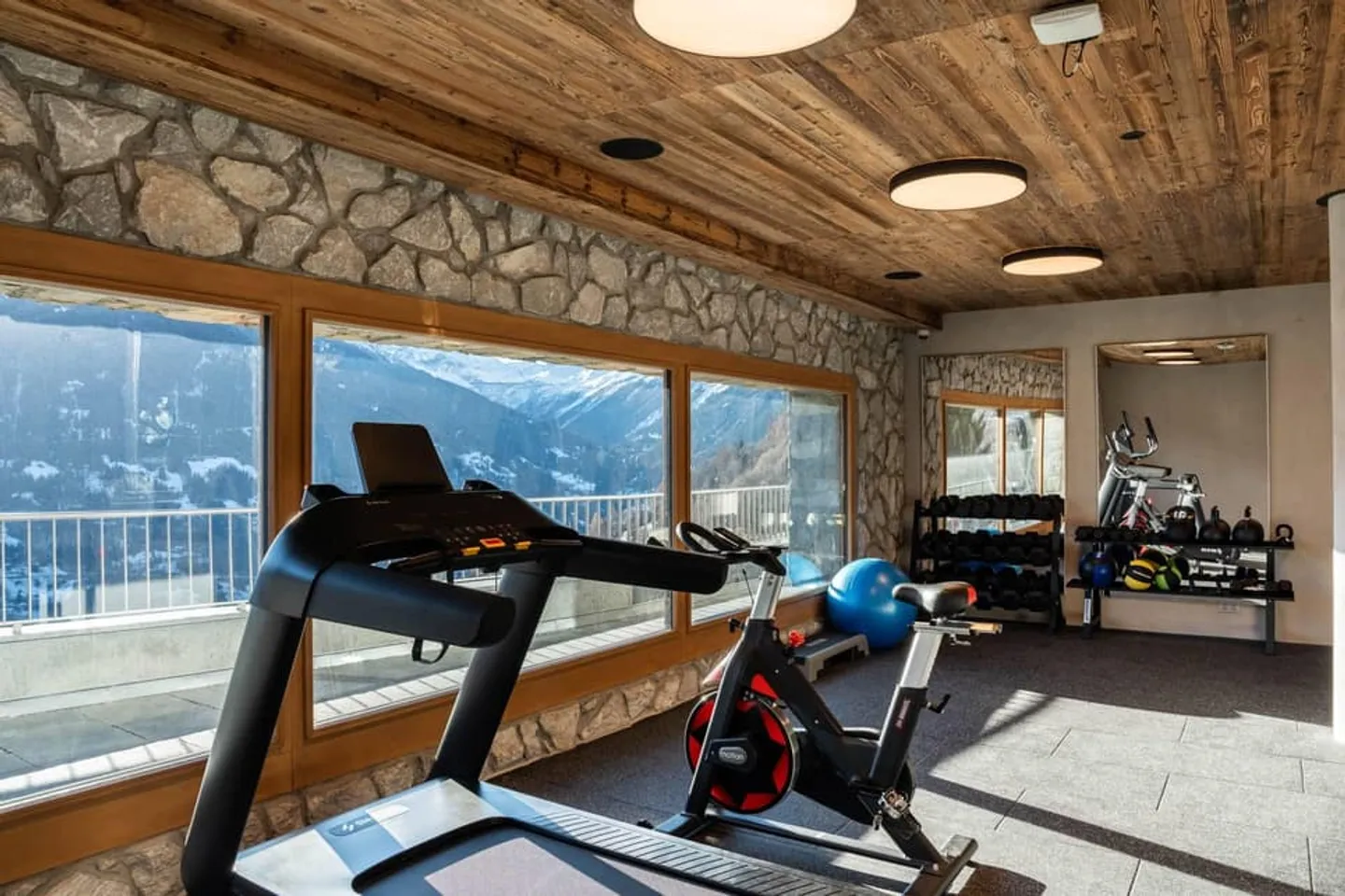 Ski-in/out apartment in hotel residence - Photo 10 of 13