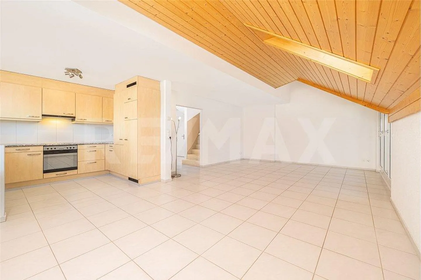 Charming Maisonette Apartment - Photo 3 of 13