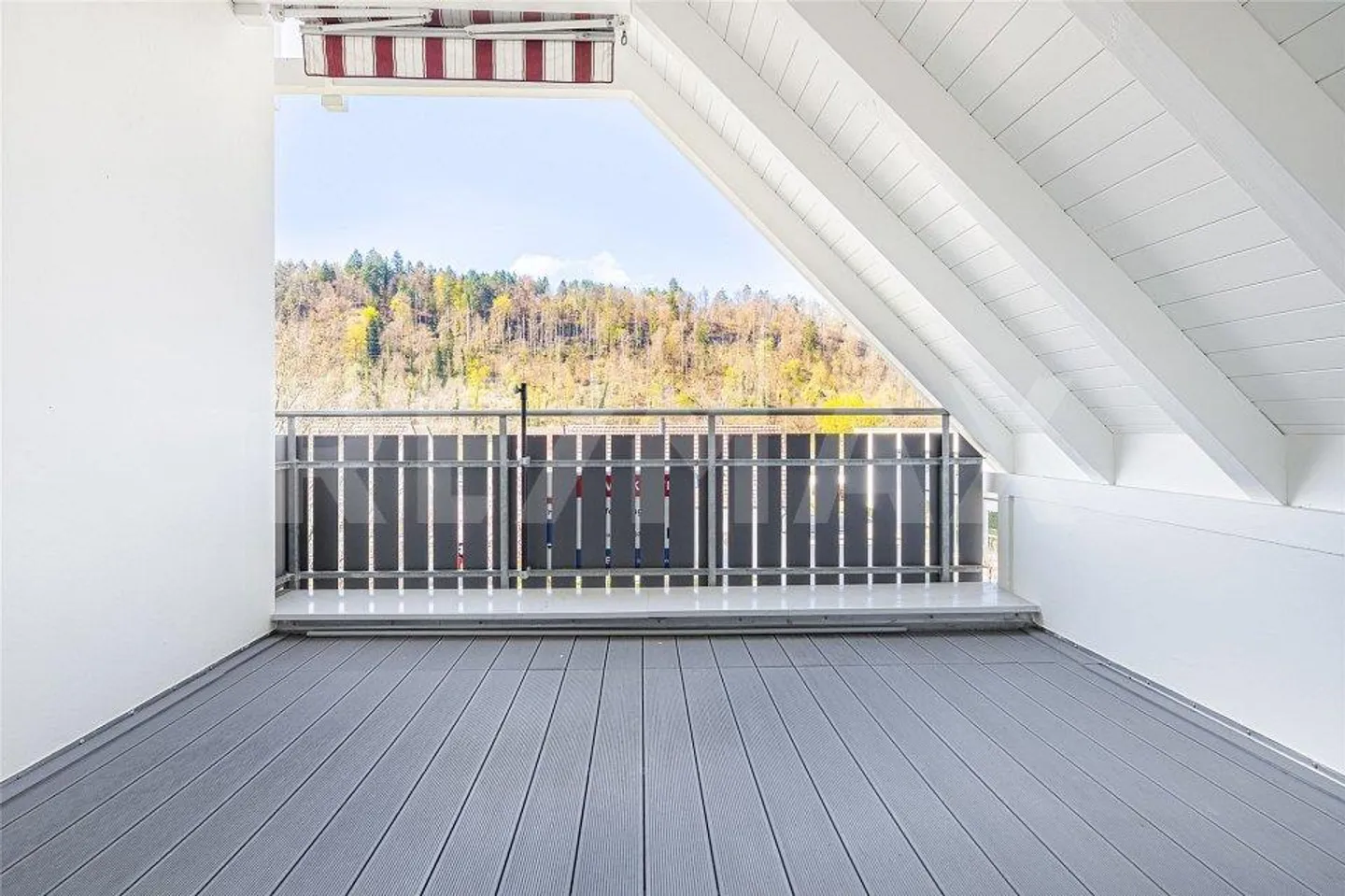 Charming Maisonette Apartment - Photo 4 of 13