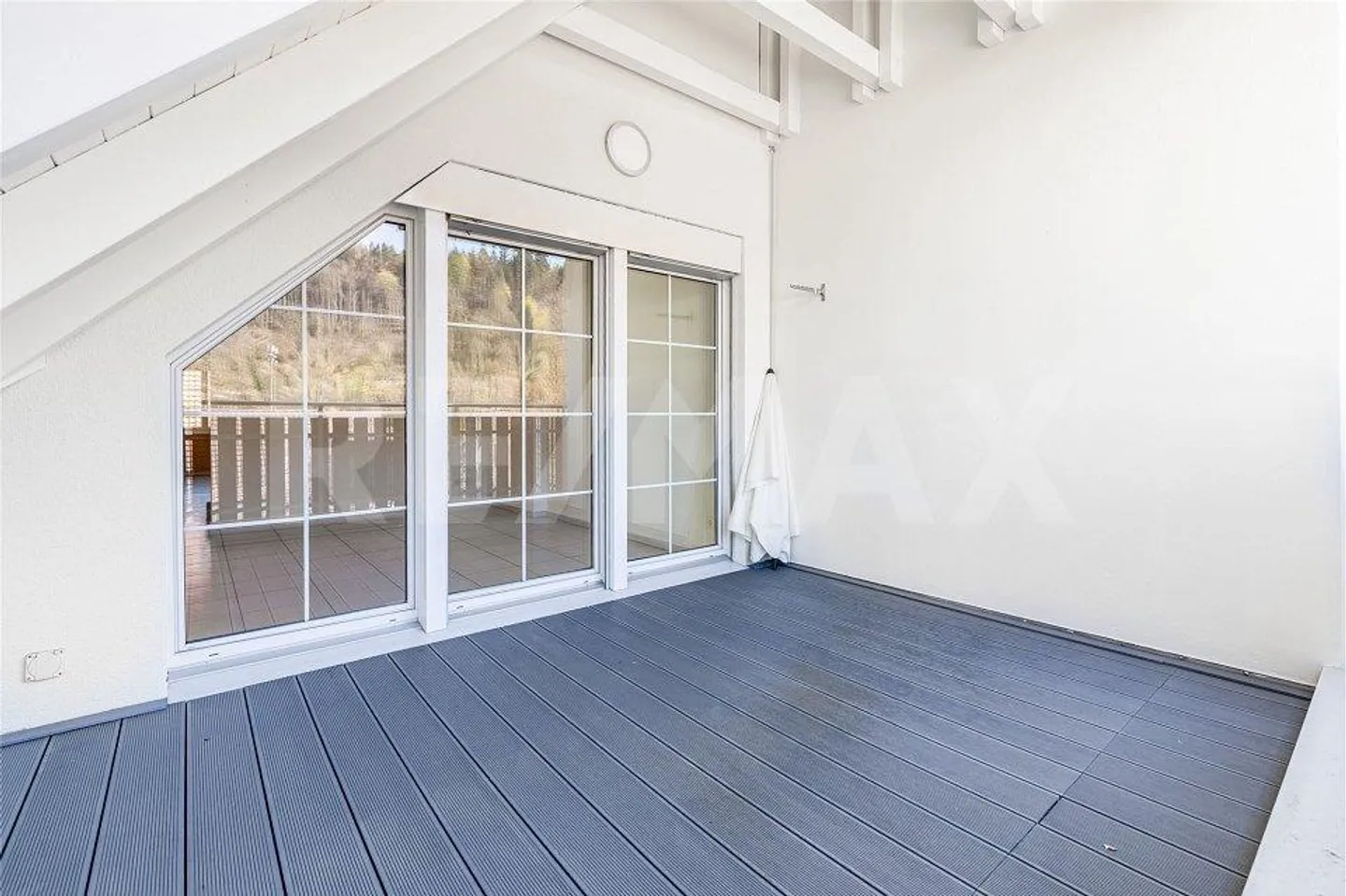 Charming Maisonette Apartment - Photo 5 of 13