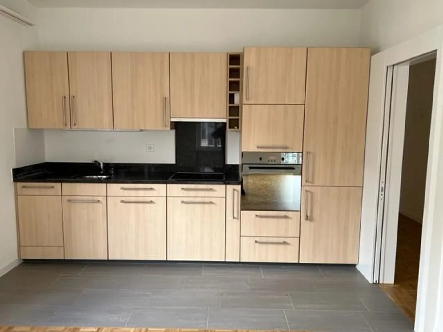Charming and Central 2.5-Room Apartment in Zurich-Oerlikon - Photo 1 of 8