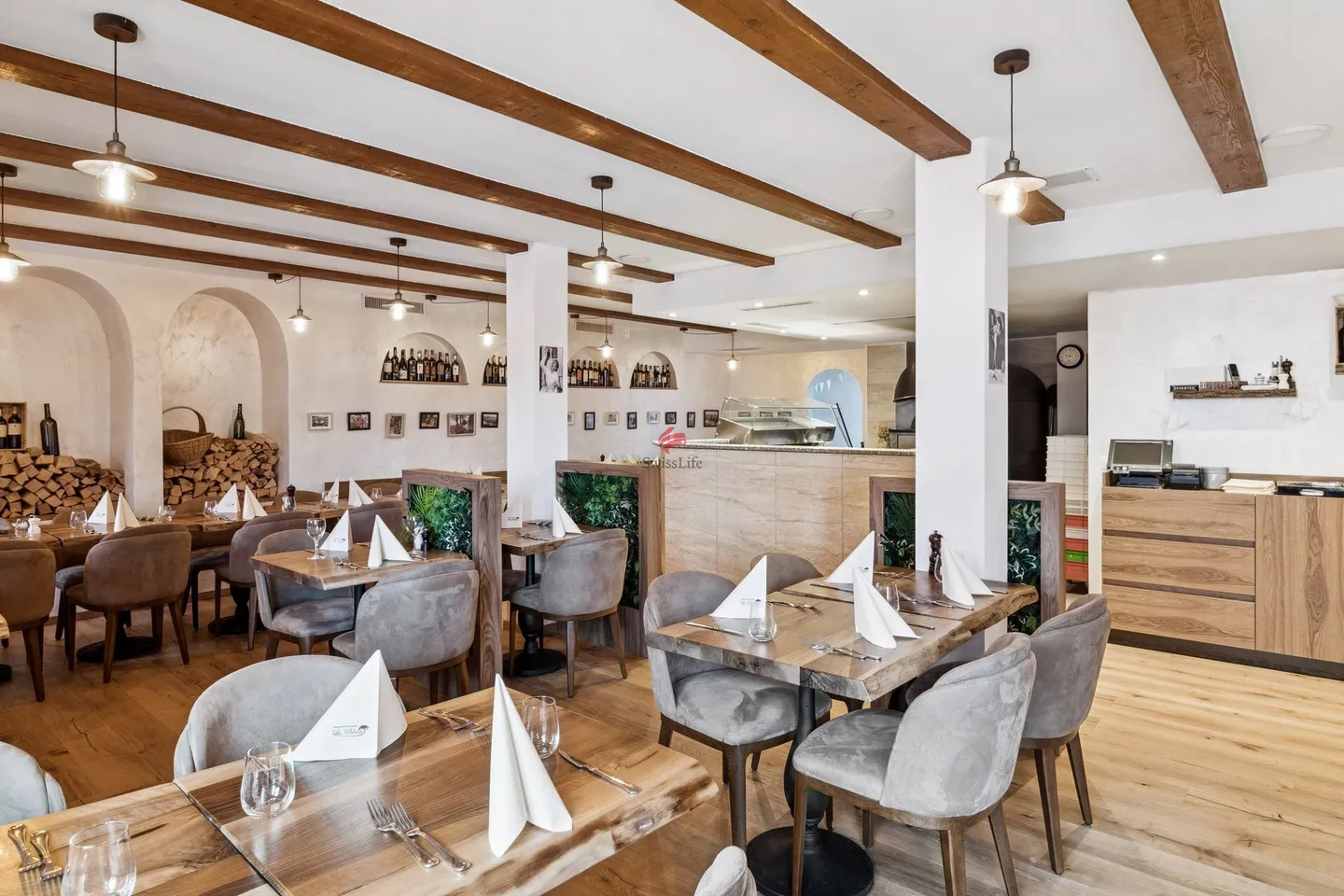 Investment property with established gastronomy business and residential use - Photo 5 of 11