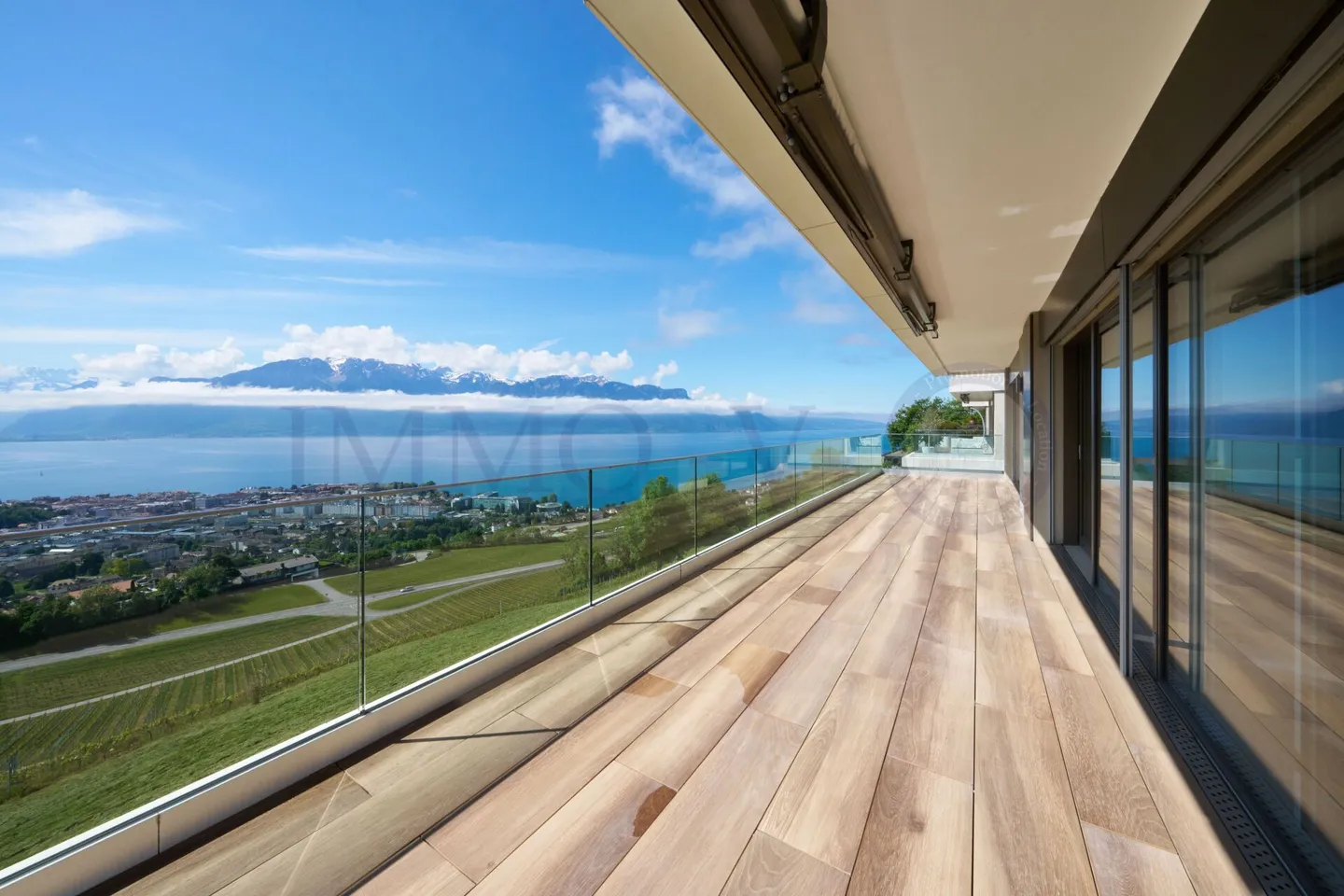 7 MIN DA VEVEY: APPARTAMENTO LUSSUOSO CON GRANDE TERRAZZA BALCONE E VISTA PANORAMICA - Foto 1 di 10