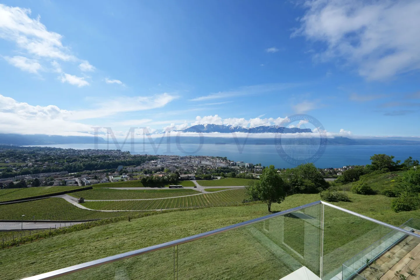 7 MIN DA VEVEY: APPARTAMENTO LUSSUOSO CON GRANDE TERRAZZA BALCONE E VISTA PANORAMICA - Foto 2 di 10