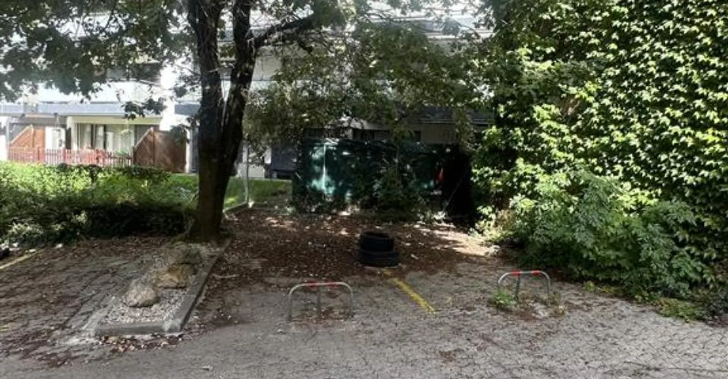 Outdoor parking space - Photo 2 of 4
