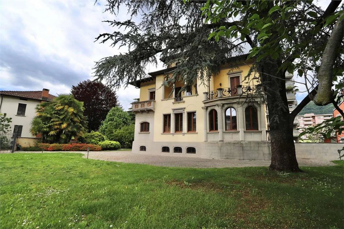 Villa in stile Liberty - Foto 1 di 11