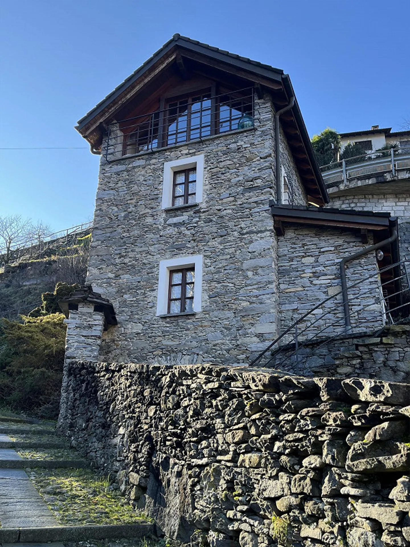 Rustico ristrutturato con terreno - Foto 1 di 6