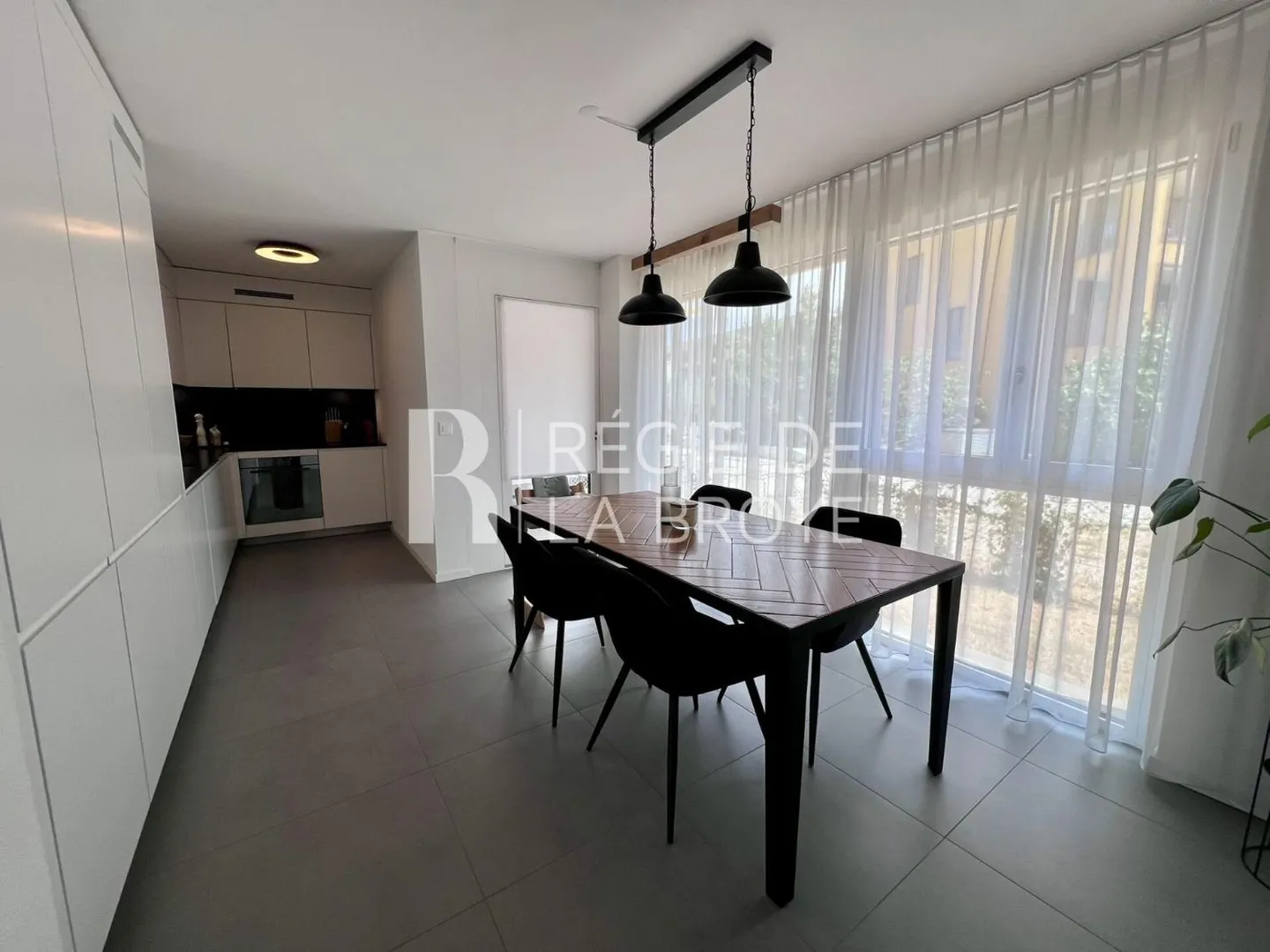 Apartment with 3.5 rooms on the ground floor in Estavayer-le-Lac - Photo 6 of 12