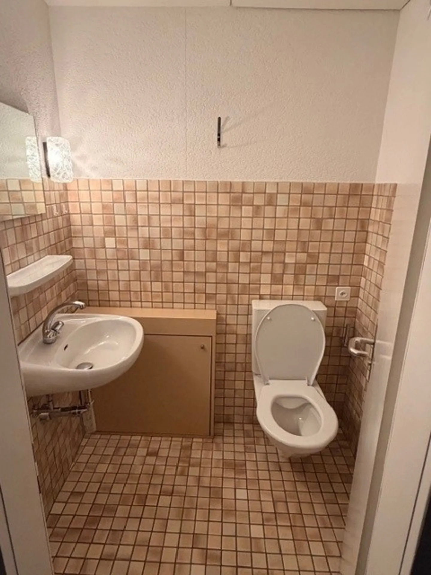 Office space affordable subletting for at least 1 year - Photo 6 of 8