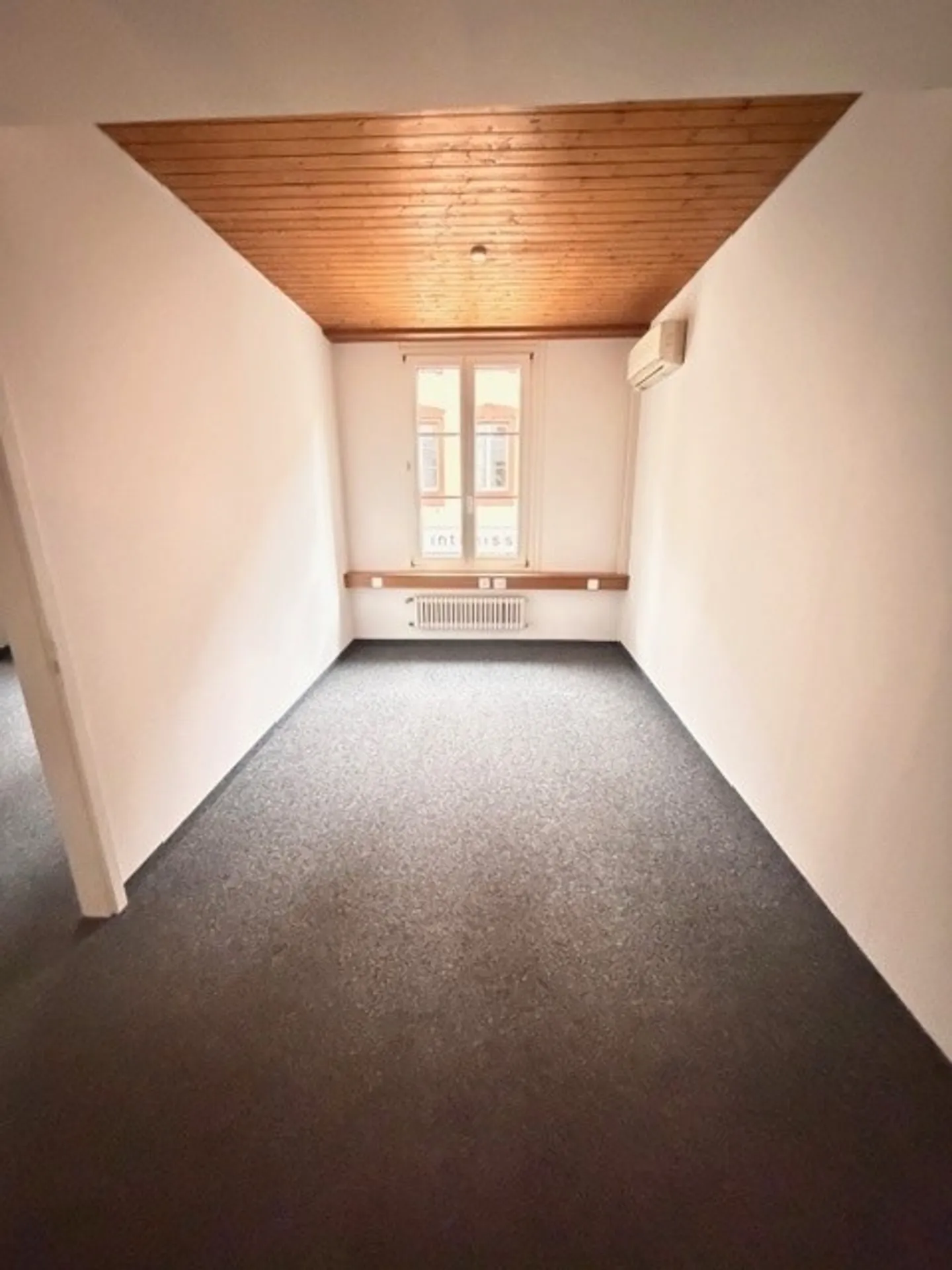 Office space affordable subletting for at least 1 year - Photo 7 of 8