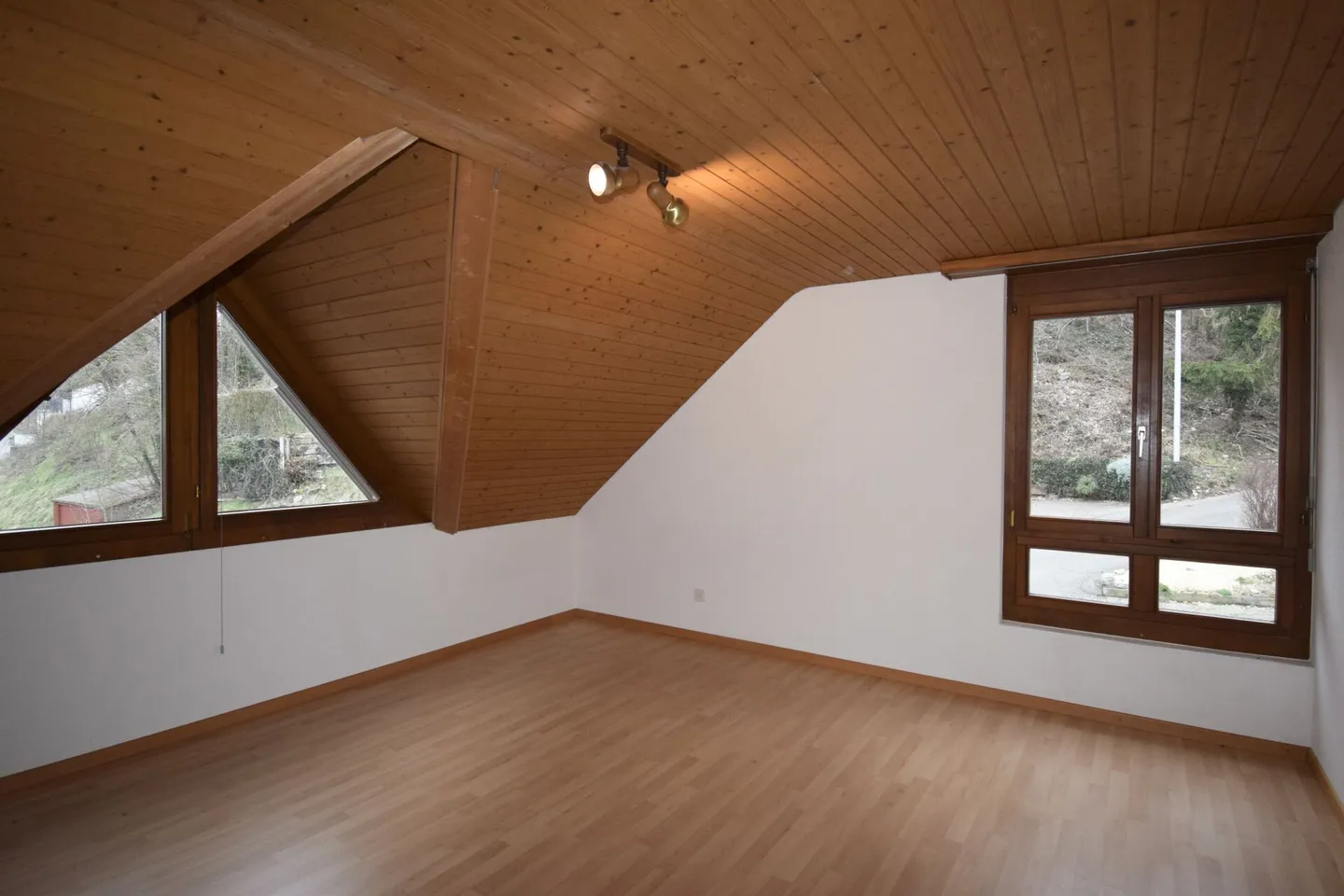 Appartement en attique idyllique avec deux balcons ! - Photo 8 sur 8
