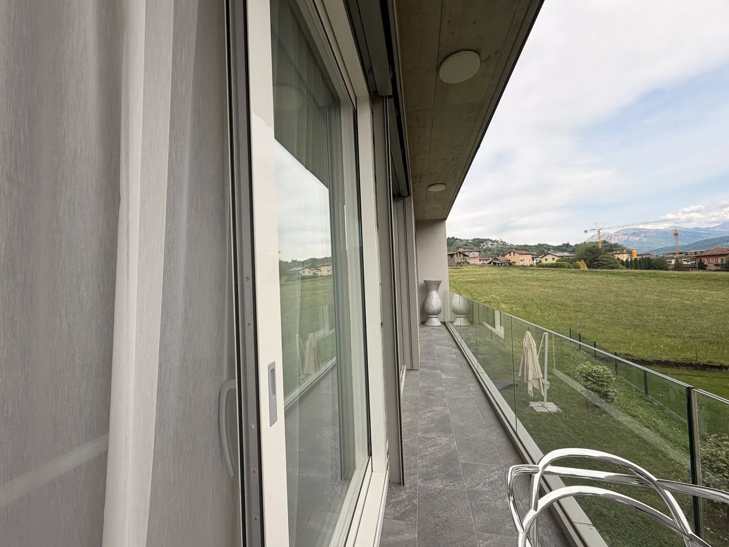 AGNO · PROPRIÉTÉ D'INVESTISSEMENT DE 2,5 PIÈCES AVEC TOIT TERRASSE PANORAMIQUE - Photo 9 sur 19
